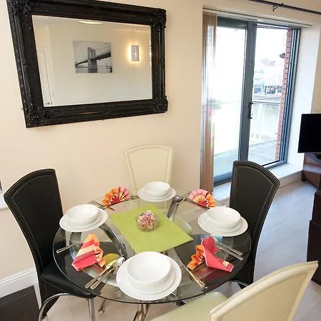Apartment Stunning 2 Bedroom City Centre