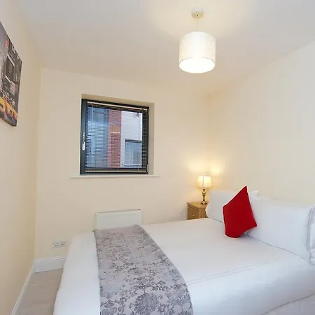 Apartment Stunning 2 Bedroom City Centre *